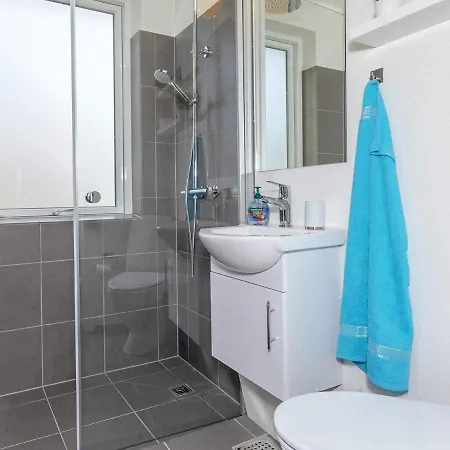 6 Person In Skals-by Traum * Skals