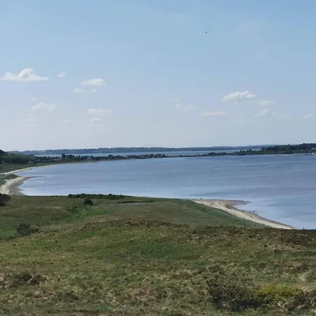 6 Person In Skals-by Traum *