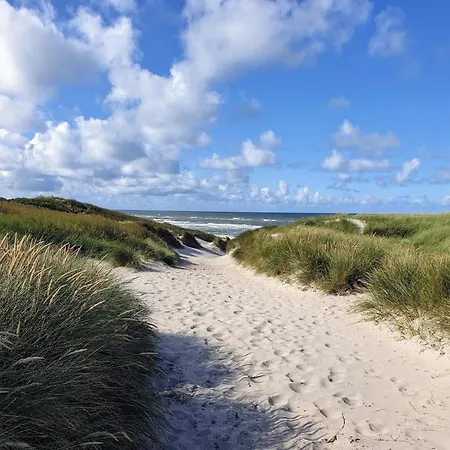 6 Person In Skals-by Traum